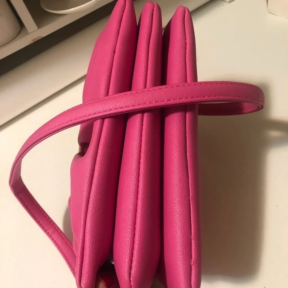 juicy couture Beautiful hot pink cross body new